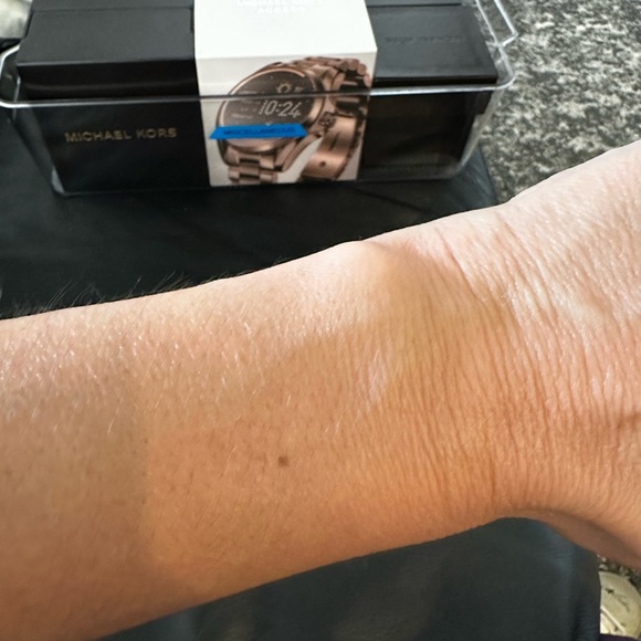 LIMITED EDITION Michael Kors Women’s Watch in Rose Gold - Picture 10 of 10